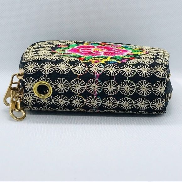 💥Free with Purchase💥 NWOT Floral Embroidered Black & Pink Double Zipper Wallet - Picture 4 of 10